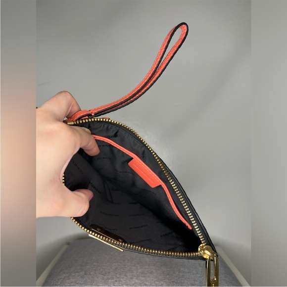 BURBERRY
CONTINENTAL WRISTLET CORAL GRAINED LEATHER
NWOT - Picture 3 of 6